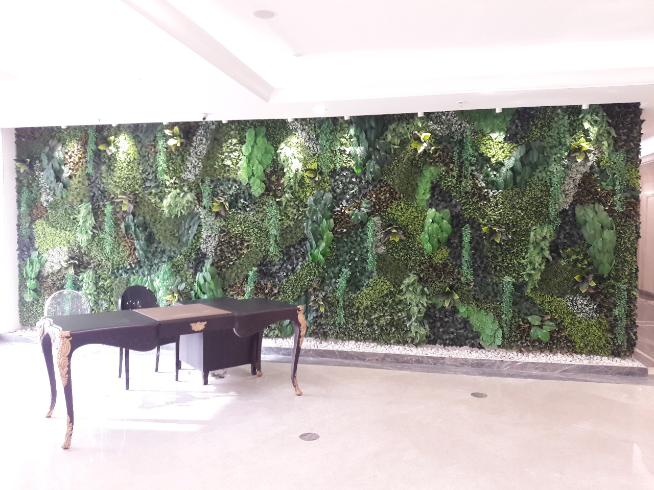Artificial green wall